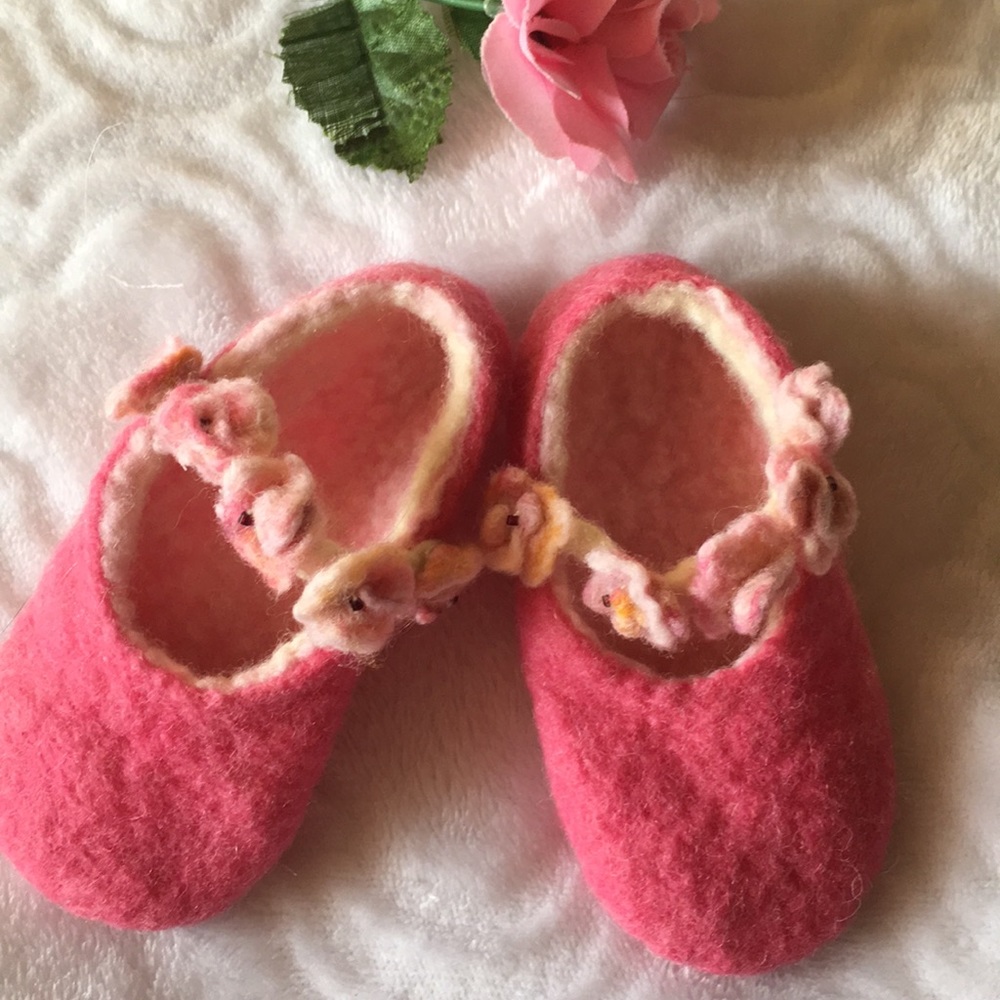 —SOLD—MERINO HANDMADE SOCK-SLIPPERS, baby 8-10 - Picture 1 of 7